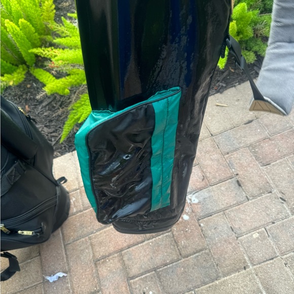 highlander golf carry bag with club dividers and shoulder strap . - Picture 2 of 9